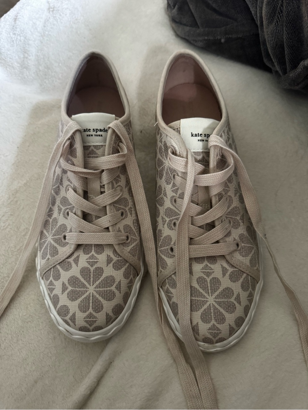 The Kate Spade Vale Spade Flower Coated Canvas Sneakers SZ 8.5B